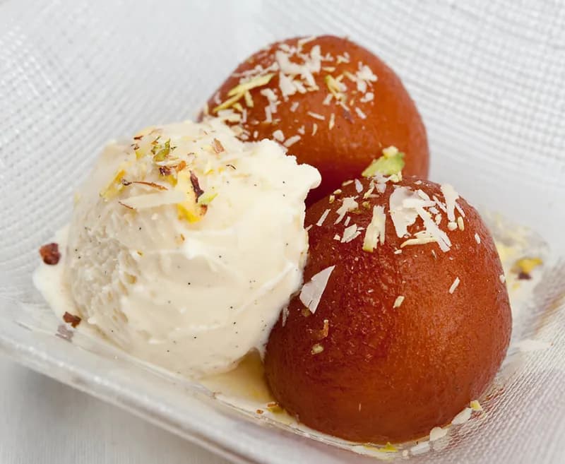 4Pai Special Hot Gulab Jamun with Ice Cream
