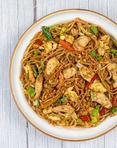 Burnt Garlic Noodles (Chicken)