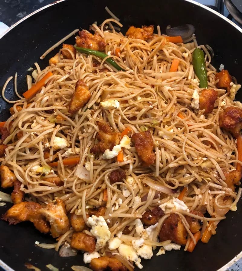 Pan Fried Egg Chicken Noodles